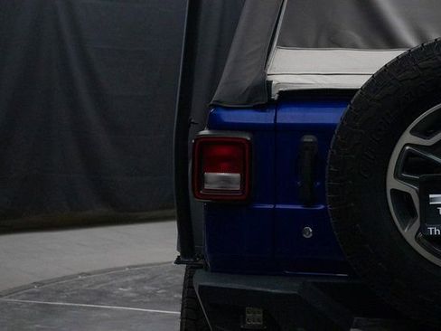 Used 2018 Jeep Wrangler Unlimited Sport image 12