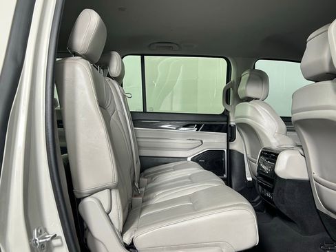 Used 2022 Jeep Wagoneer Series III image 13