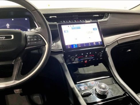 Used 2023 Jeep Grand Cherokee Limited w/ Luxury Tech Group II image 9