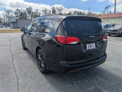 Used 2019 Chrysler Pacifica Limited w/ S Appearance Package image 7