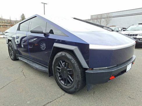 Used 2025 Tesla Cybertruck AWD Crew Cab image 3