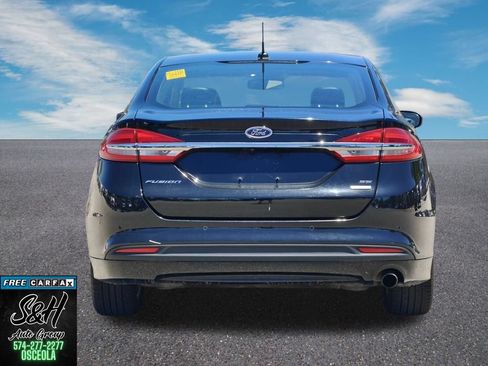Used 2018 Ford Fusion SE w/ Fusion SE Technology Package FWD image 15
