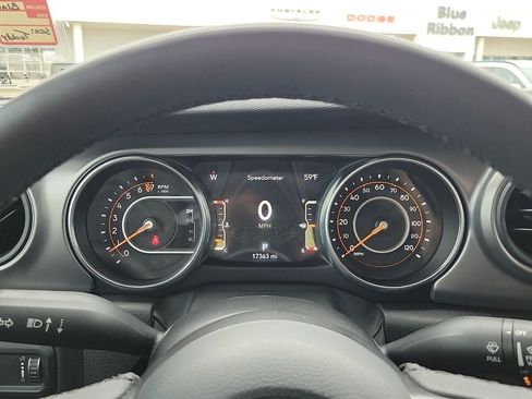 Used 2023 Jeep Gladiator Sport AWD/4WD image 18