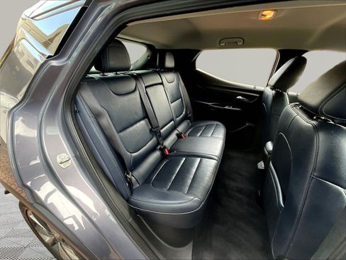 Used 2022 Chevrolet Bolt EUV LT w/ Convenience Package FWD image 24