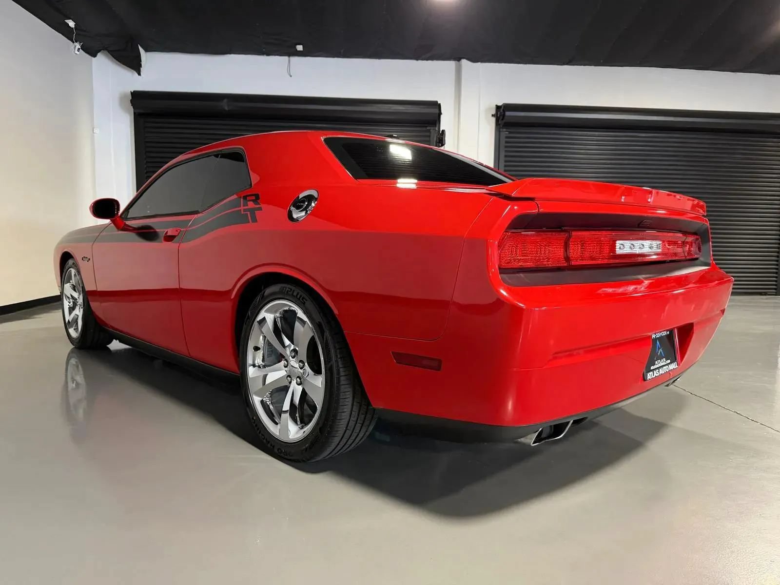 Used 2014 Dodge Challenger R/T RWD image 6