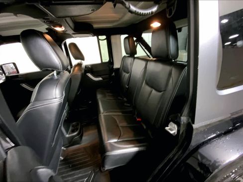 Used 2017 Jeep Wrangler Unlimited Sahara w/ Connectivity Group image 21