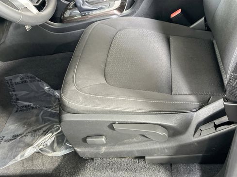 Used 2020 GMC Canyon SLE w/ Elevation Edition image 18