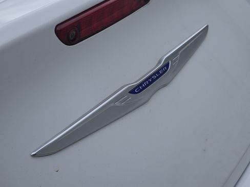 Used 2019 Chrysler 300 Limited image 11