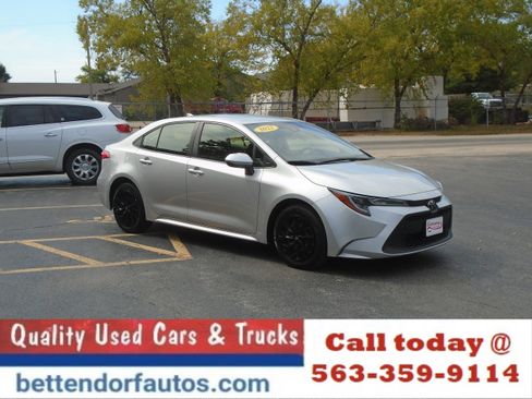 Used 2022 Toyota Corolla LE image 4