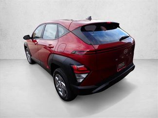 Used 2024 Hyundai Kona SE video 2
