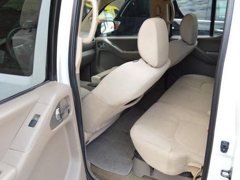 Used 2013 Nissan Frontier SV image 40