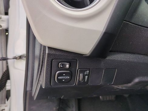 Used 2018 Toyota Corolla LE FWD image 13
