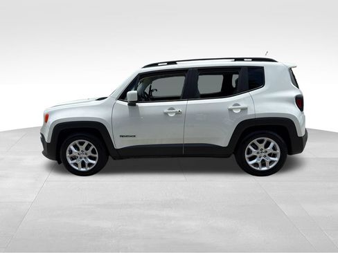 Used 2017 Jeep Renegade Latitude FWD image 4
