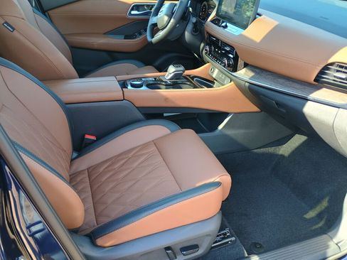 Used 2025 Nissan Rogue Platinum w/ Tech Package image 22