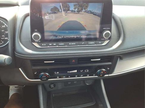 Used 2024 Nissan Rogue SV w/ SV Premium Package FWD image 10