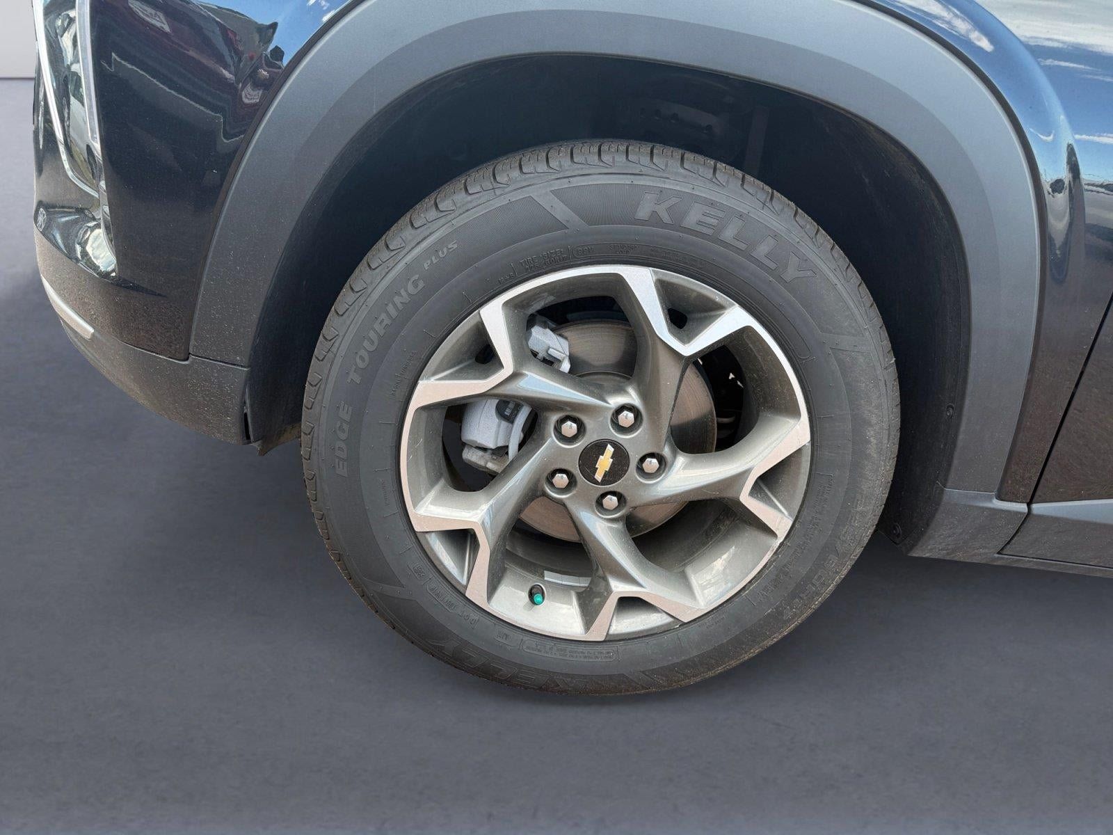 Certified 2025 Chevrolet Trax LT w/ LT Convenience Package FWD image 14