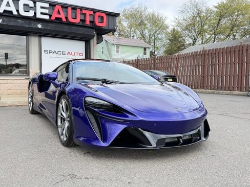 Used 2023 McLaren Artura RWD image 5