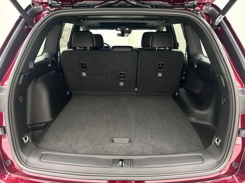 New 2025 Jeep Grand Cherokee Altitude image 9