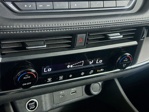 Used 2023 Nissan Rogue SV image 23