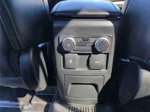Used 2022 Ford Explorer XLT w/ Equipment Group 202A AWD/4WD image 31