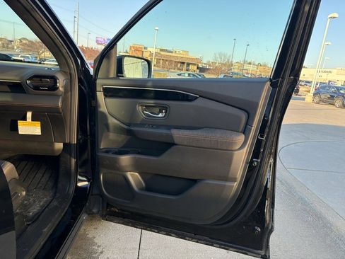 Used 2025 Honda Pilot Sport image 24