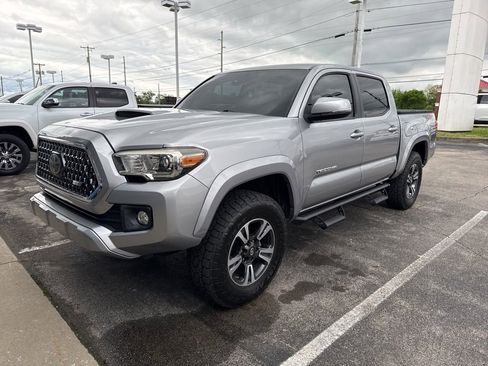 Used 2018 Toyota Tacoma TRD Sport image 2