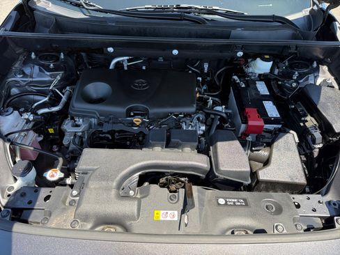 Used 2025 Toyota RAV4 XLE FWD image 20