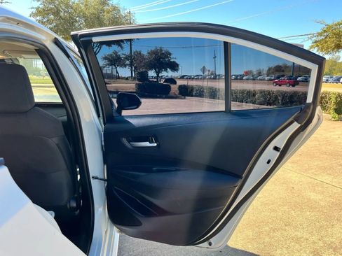Used 2021 Toyota Corolla LE FWD image 19