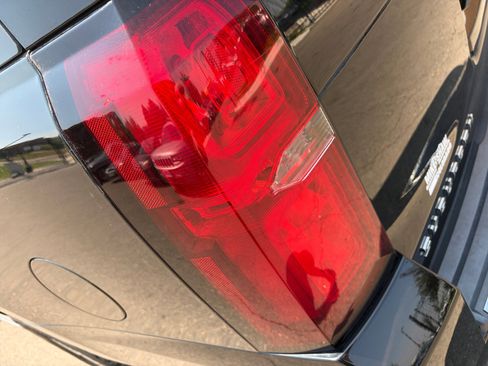 Used 2018 Chevrolet Suburban Premier AWD/4WD image 28