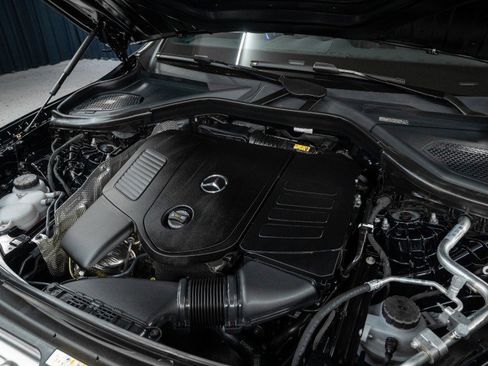 Certified 2025 Mercedes-Benz GLC 300 image 4