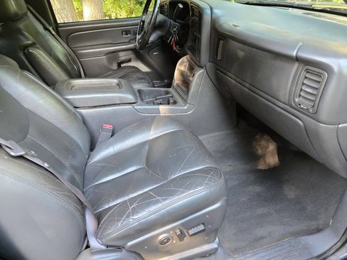 Used 2004 Chevrolet Avalanche Z71 w/ Sun And Sound Package AWD/4WD image 7