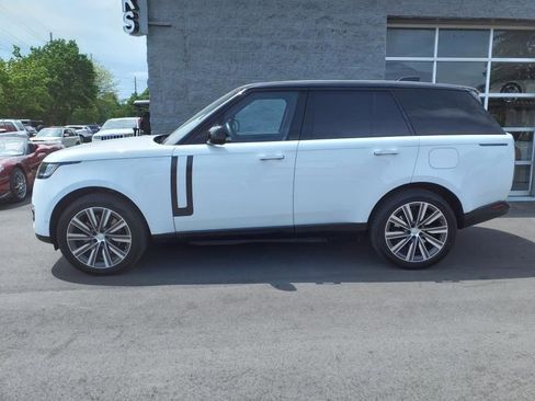 Used 2024 Land Rover Range Rover Autobiography AWD/4WD image 2