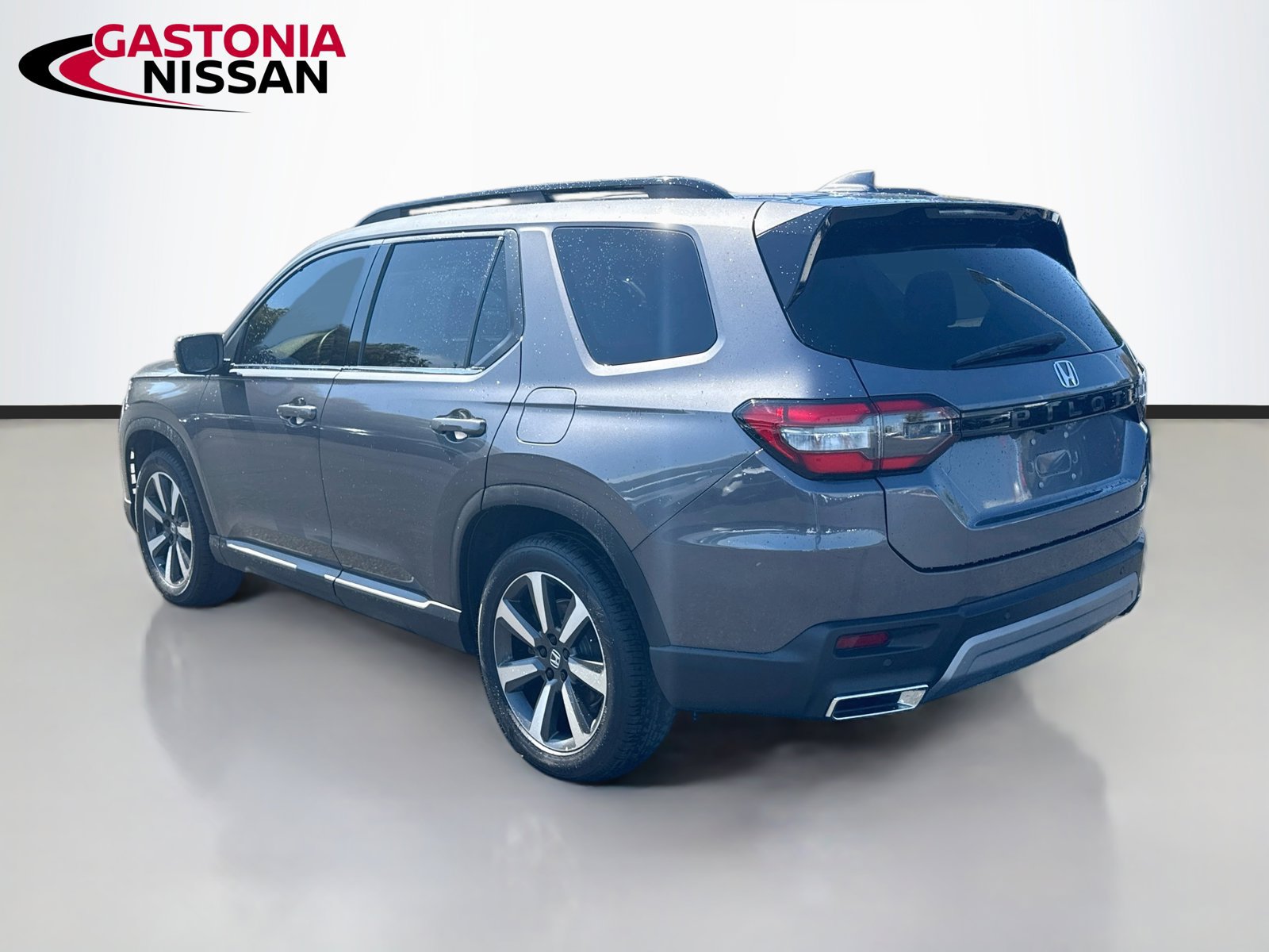 Used 2024 Honda Pilot Touring image 6