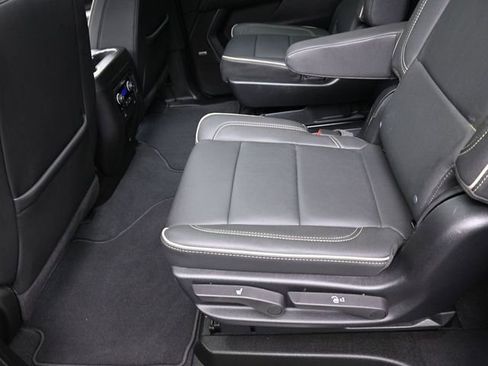 Used 2024 Chevrolet Suburban Premier w/ Premium Package 2 AWD/4WD image 26