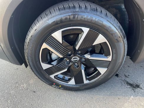 Used 2025 Nissan Kicks SV image 28