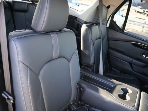 Certified 2025 Honda Pilot Touring image 12