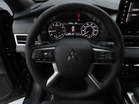 New 2026 Mitsubishi Outlander LE FWD image 15