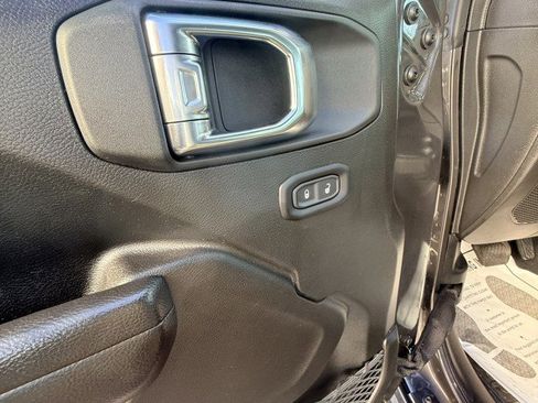 Used 2025 Jeep Wrangler Sport image 17