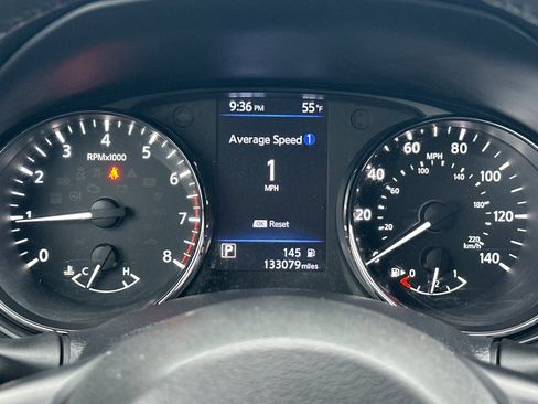 Used 2018 Nissan Rogue SV image 21