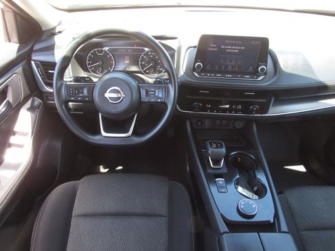 Used 2024 Nissan Rogue SV AWD/4WD image 17
