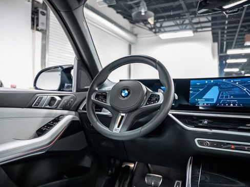 Used 2025 BMW X5 M60i w/ Climate Comfort Package image 46