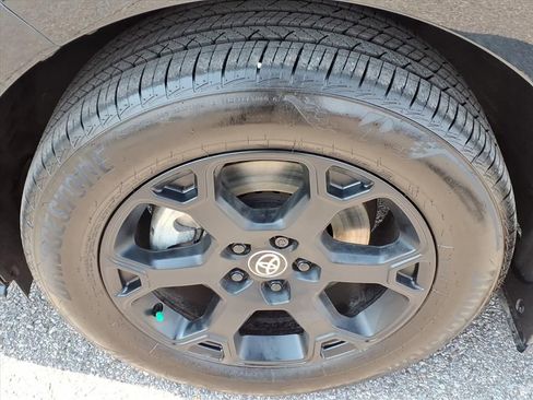 Used 2025 Toyota Sienna XLE Woodland Edition image 9