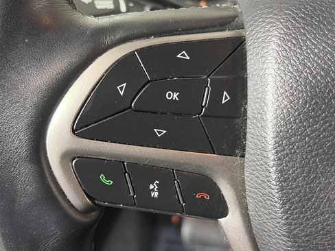 Used 2019 Jeep Grand Cherokee Overland AWD/4WD image 36