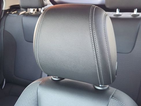 Used 2022 Buick Encore GX Select image 22