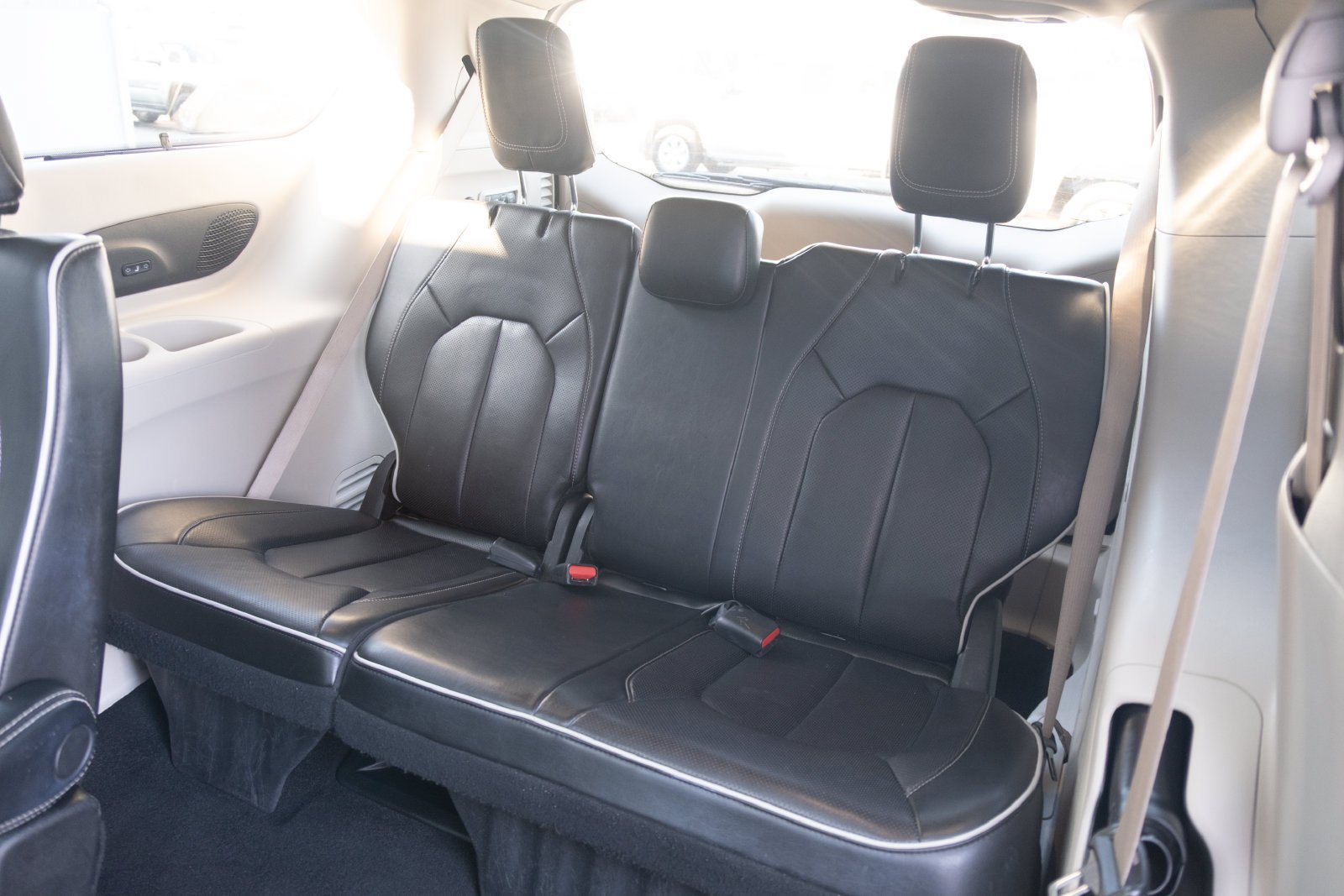 Used 2022 Chrysler Pacifica Limited FWD image 21