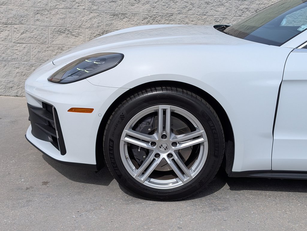 Certified 2025 Porsche Panamera RWD image 34