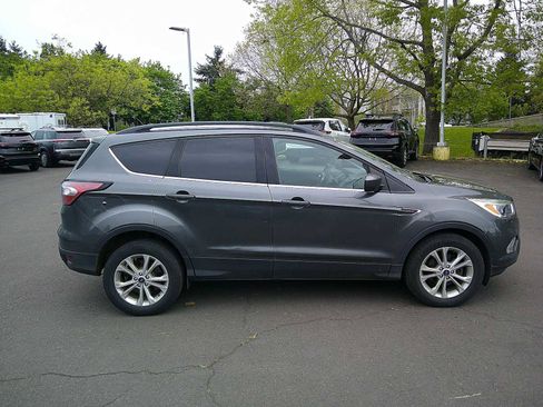 Used 2018 Ford Escape SE FWD image 6