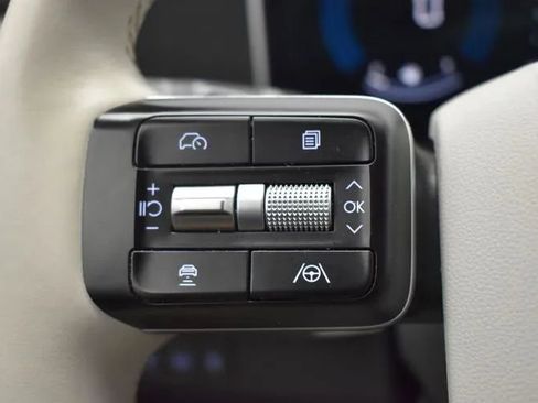 Used 2025 Hyundai Santa Fe SEL FWD image 24