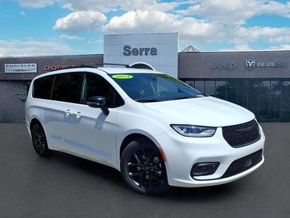 Used 2024 Chrysler Pacifica Touring-L w/ S Appearance Package
