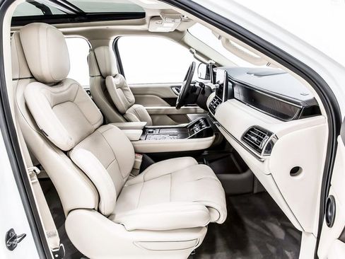 Used 2021 Lincoln Navigator Reserve w/ Luxury Package RWD image 32